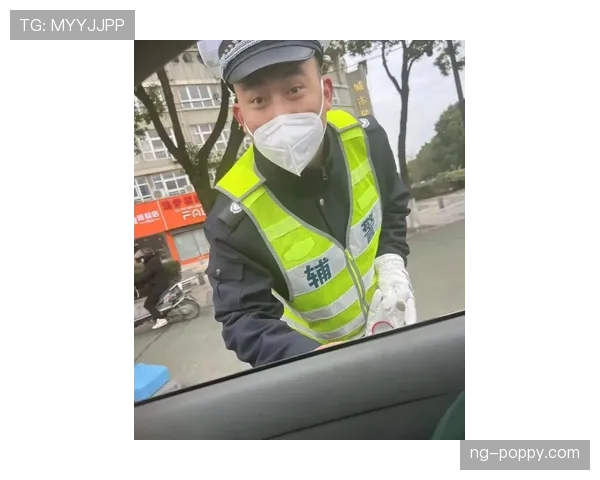 陆光祖拎着菜市场塑料袋上车，后座却摆着顶级礼盒，这反差我笑不出来